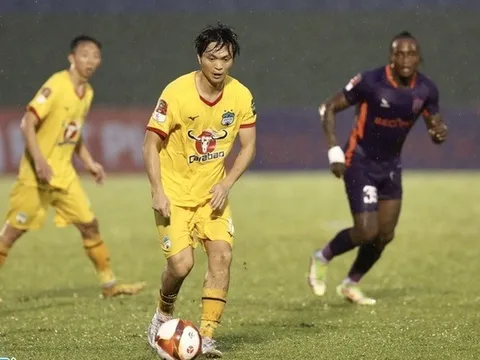 HAGL đánh rơi chiến thắng; VPF đáp trả bầu Đức