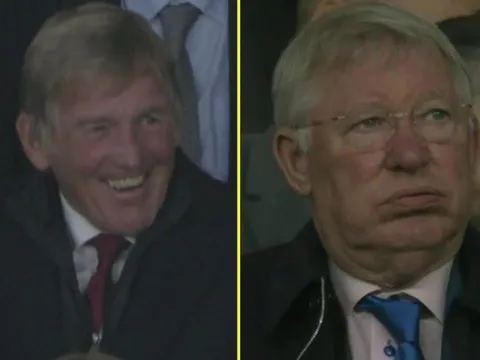 Khi Sir Alex rầu rĩ, 1 người khác cười tươi rói trên khán đài Old Trafford