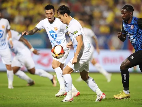 Dẫn đầu BXH, "thiếu gia" V-League vẫn khiêm tốn