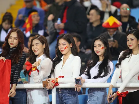 Dàn hot girl 'nóng cùng World Cup' đổ bộ sân Mỹ Đình