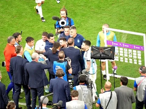 Dằn mặt Van Gaal, chửi đối thủ rồi công kích trọng tài: Messi đã "hóa điên"