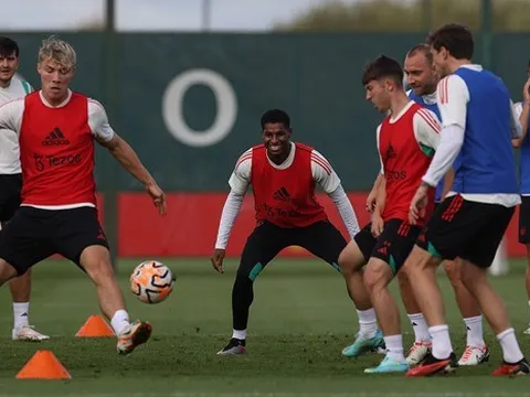 Dàn sao M.U đùa giỡn sau án trảm của Sancho