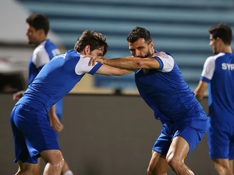 Dàn sao Syria tập... đấu vật ở Thiên Trường