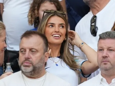 Dàn WAGs đến cổ vũ tuyển Anh