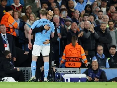 Đằng sau việc De Bruyne bực bội với Pep