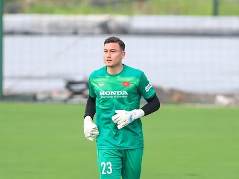 Đưa cầu thủ Việt kiều về V-League; Xác định tiêu chí HLV thay ông Park