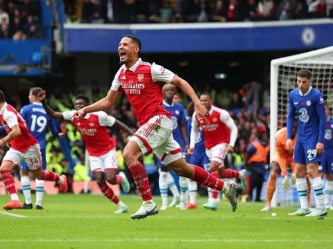 Đánh bại Chelsea, Arsenal trở lại ngôi đầu