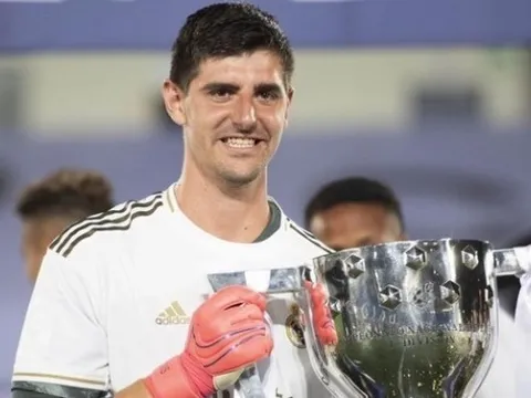 Đánh bại Oblak, Thibaut Courtois khiến CĐV Real phấn khích tột độ