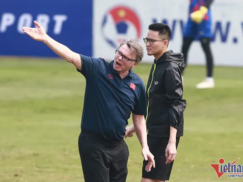 Danh sách tuyển Việt Nam: HLV Troussier chưa thể làm mới, vì đâu