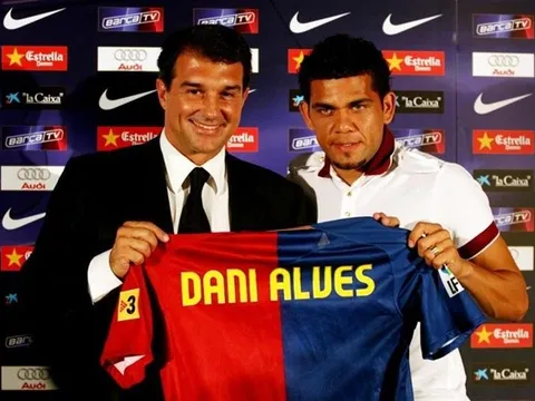 Dani Alves muốn trở lại thi đấu cho Barca