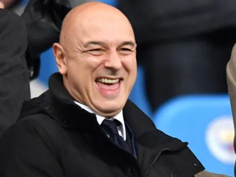 Daniel Levy: Kẻ độc tài lỗi thời