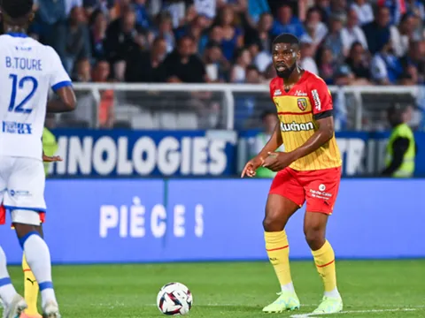Mục tiêu của Man United xuất sắc hơn Mbappe