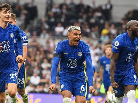 Darren Bent khuyên Arsenal gây sốc với tiền đạo Chelsea