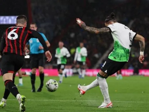 Darwin Nunez lập siêu phẩm, Liverpool tiến đến vòng 8 đội