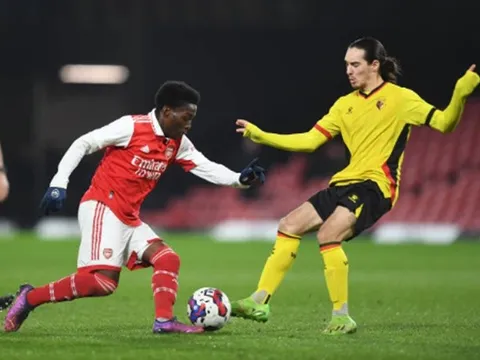 Một Bukayo Saka mới đang trên đường lên đội 1 Arsenal