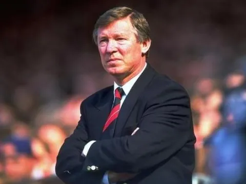 David Hirst tiếc nuối khi 6 lần ngoảnh mặt với Man United