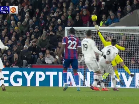 De Gea gây sốt với pha cứu thua ngoạn mục