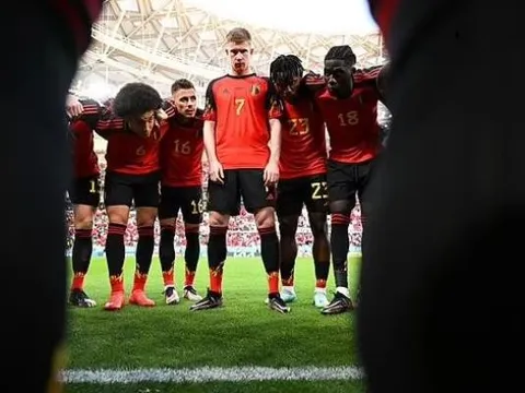 De Bruyne ẩu đả với Hazard, Vertonghen; Lukaku phải lao vào can ngăn