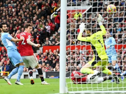 De Bruyne hé lộ trận thắng Man Utd: "Chúng tôi ngừng tập luyện chỉ sau 10 phút"
