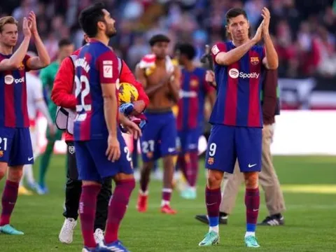 De Jong không thể cứu Barcelona