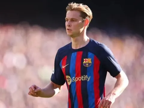 De Jong phản ứng khi bị thay ra