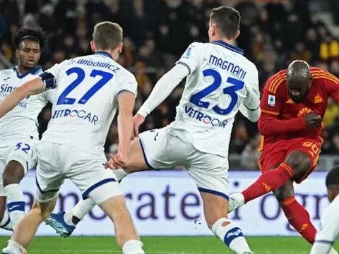 De Rossi ra mắt ấn tượng; Milan kịch tính hạ Udinese