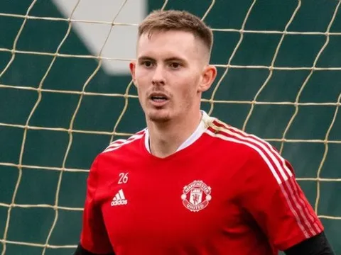 Van der Sar: 'Ajax không quan tâm Dean Henderson'