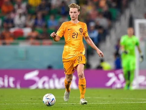Frenkie de Jong thừa nhận Van Gaal đang 'giấu bài'