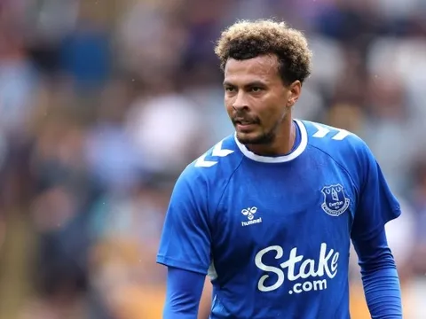 Thần đồng bóng đá Anh báo tin vui