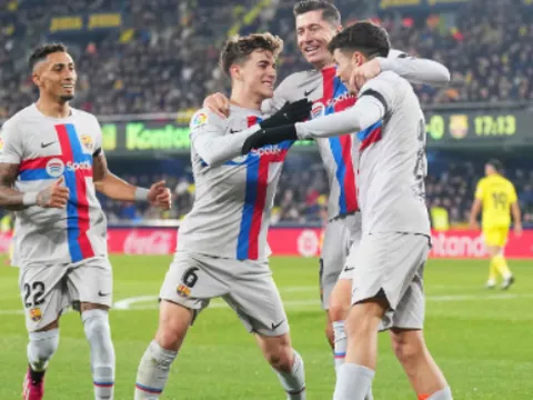 Denis Irwin chỉ ra ngôi sao Barcelona buộc Man United phải dè chừng