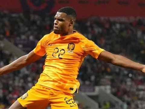 M.U để mắt, người đại diện lo ngại về tương lai Dumfries