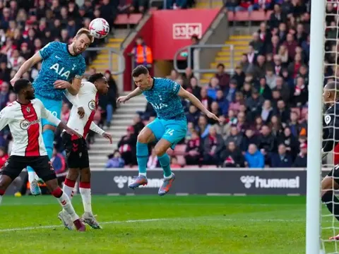 "Tôi không thể thấy cậu ấy đi đến nơi nào khác ngoài Man Utd"