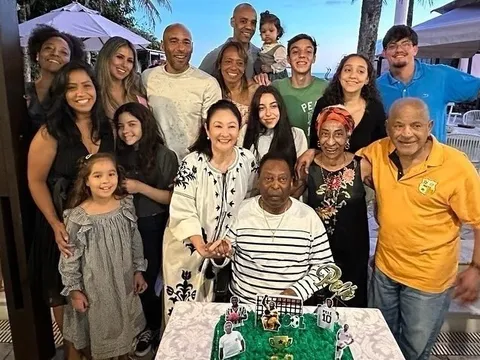 Di chúc của Pele tiết lộ người con thứ 8?