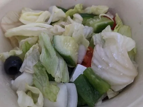 Đĩa salad gây bức xúc tại World Cup 2022