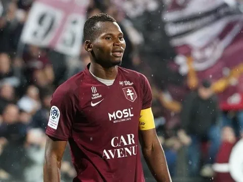 Wolves muốn 'săn ngược' cầu thủ từ SPL