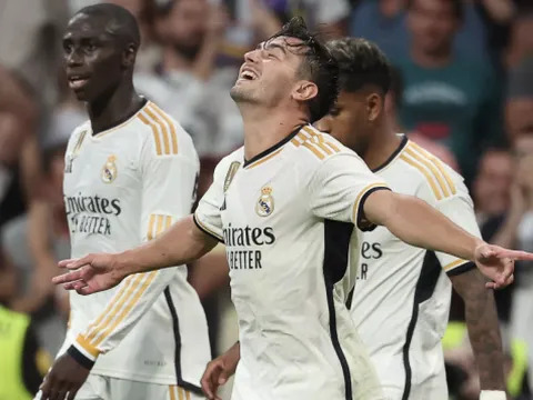 Học trò chơi lên chân, Ancelotti rối rít cảm ơn đội bóng Ý