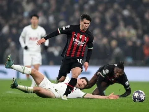 Newcastle, Chelsea tăm tia nhà vô địch Serie A