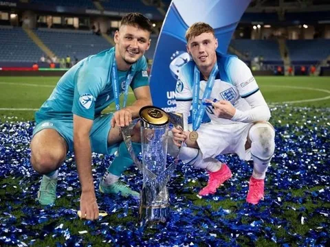 Điên rồ "DNA vô địch" của Man City ở U21 Anh