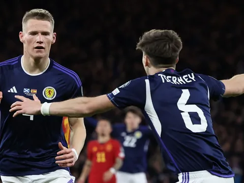 Điên rồ Scott McTominay