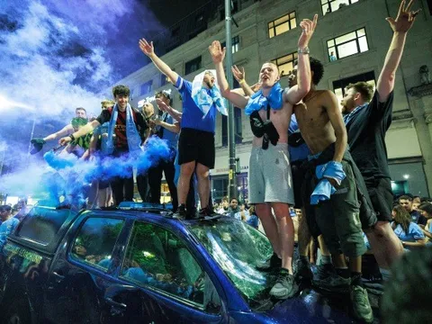 Điều điên rồ sau chức vô địch của Man City