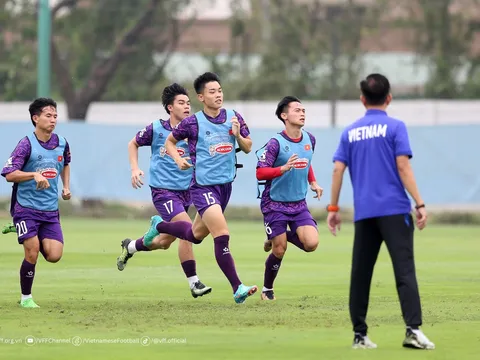 HLV Hoàng Anh Tuấn: Vượt qua vòng bảng không phải quá sức