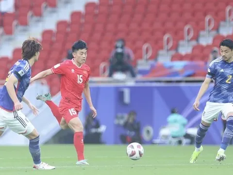 Bị xỉ vả, Đình Bắc được đại gia giải cứu?; HLV châu Âu ngất xỉu vì thua trận