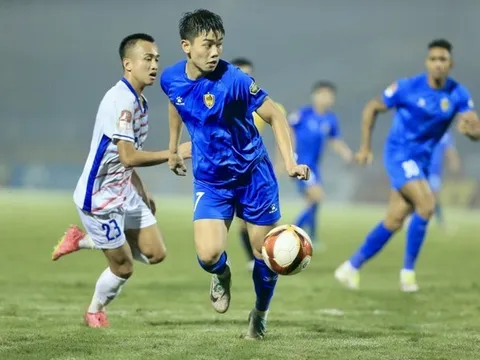 'Đình Bắc ảo tưởng, thích thể hiện, bị xúi giục; 'V-League giết chết cầu thủ'