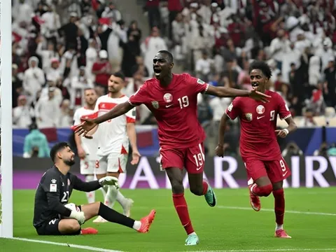 Qatar thắng tưng bừng trận khai mạc Asian Cup; HLV Troussier nói lời gan ruột