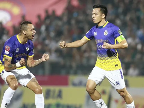 Do thám Hà Nội, HLV Thanh Hóa 'đứng hình' với siêu phẩm của Văn Quyết