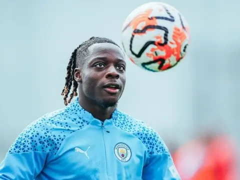 Jeremy Doku nói thẳng điều Manchester City cần làm