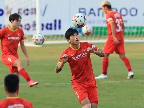 Văn Hậu chốt bến đỗ mới; Thái Lan mang đội hình chắp vá dự AFF Cup