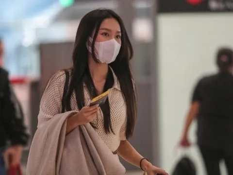 Đoàn Văn Hậu và bạn gái cùng bay sang Thái Lan