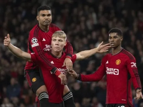 Đội hình tiêu biểu Champions League: Ngạo nghễ Hojlund; Đá tảng Newcastle