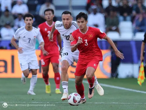 "Đội hình tuyển VN không đủ trình độ để chơi bóng theo cách như vậy"